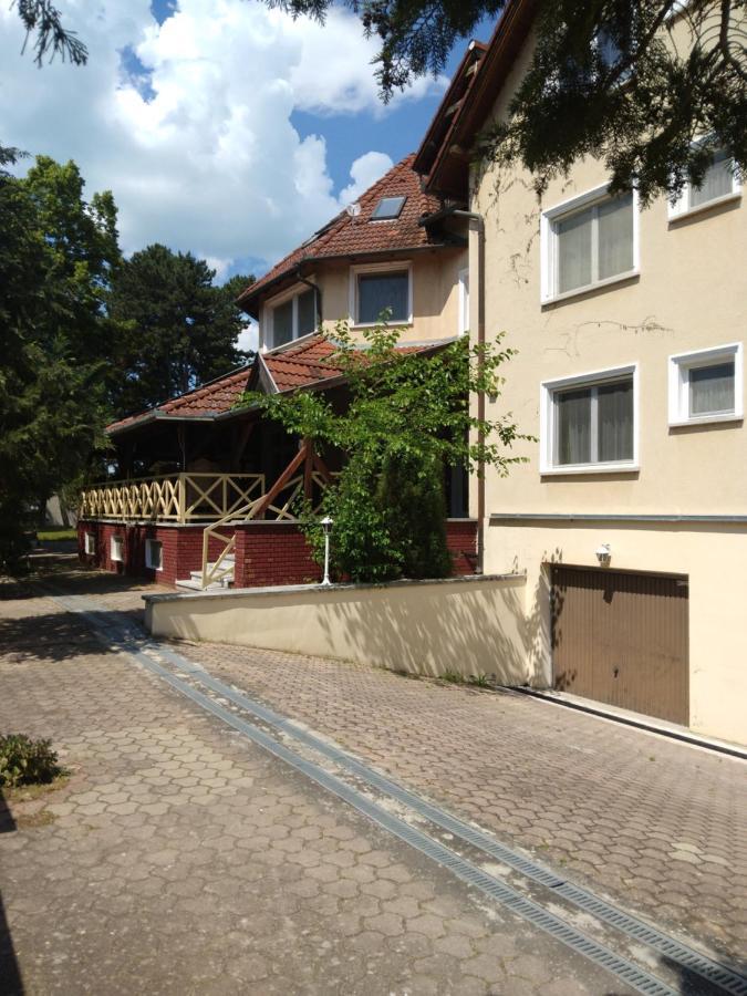Francoise Szallo Balatonlelle Exterior photo